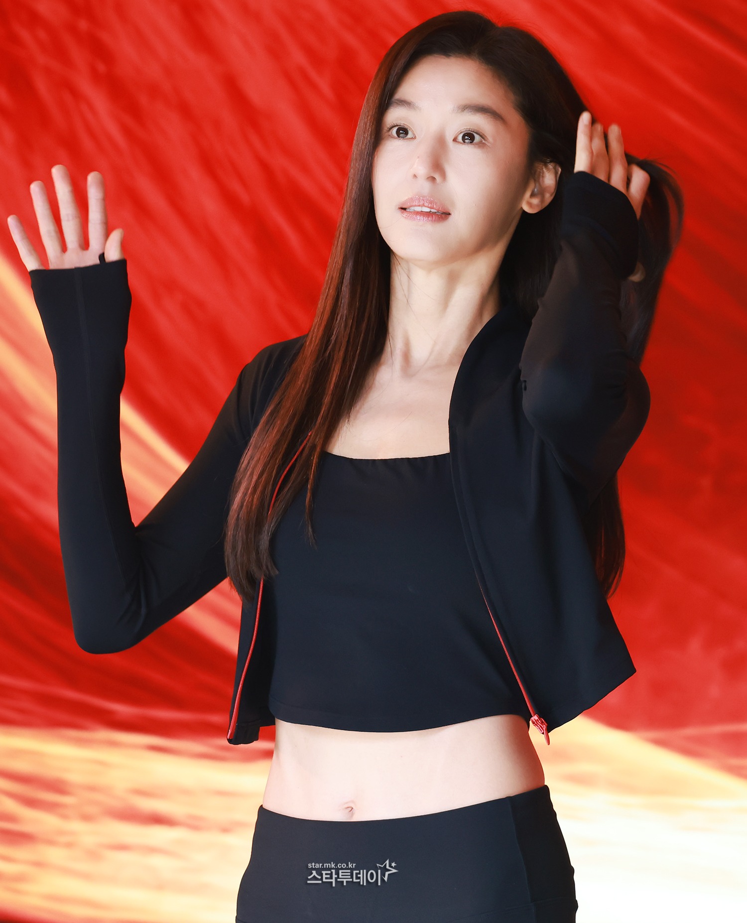 H&igrave;nh ảnh đang g&acirc;y x&ocirc;n xao của Jeon Ji Hyun- Ảnh 3.