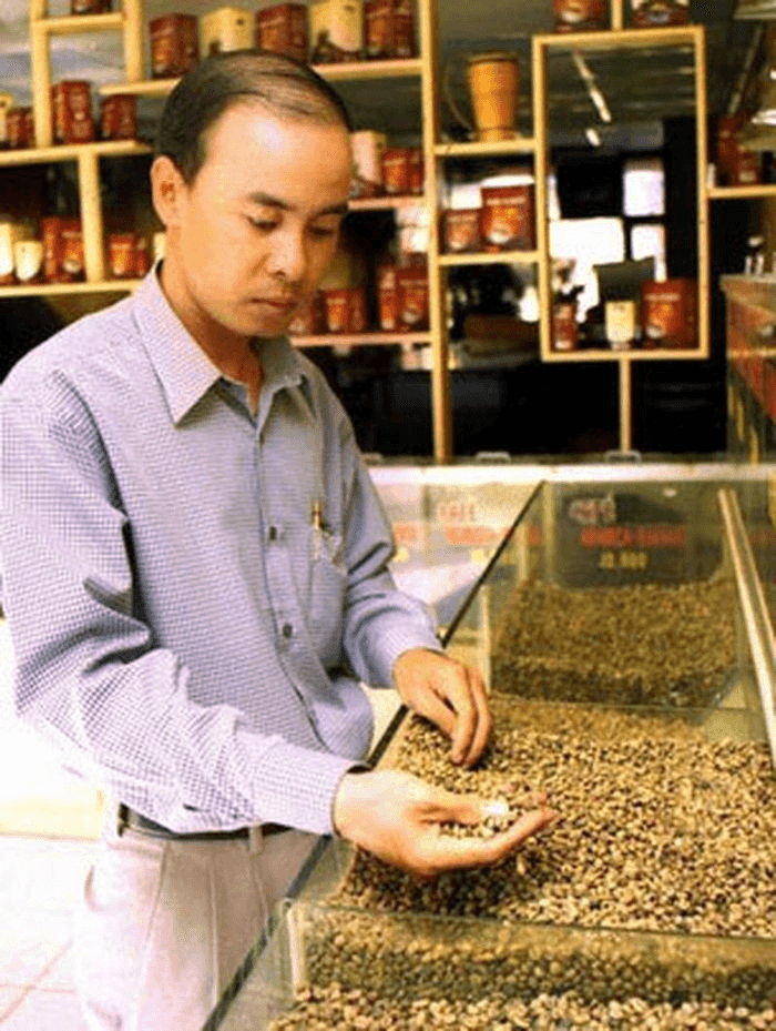 Sinh vi&ecirc;n Y khoa mang 100.000 đồng từ Đắk Lắk xuống TP.HCM khởi nghiệp: 30 năm sau th&agrave;nh "vua" trong đế chế ngh&igrave;n tỷ- Ảnh 2.