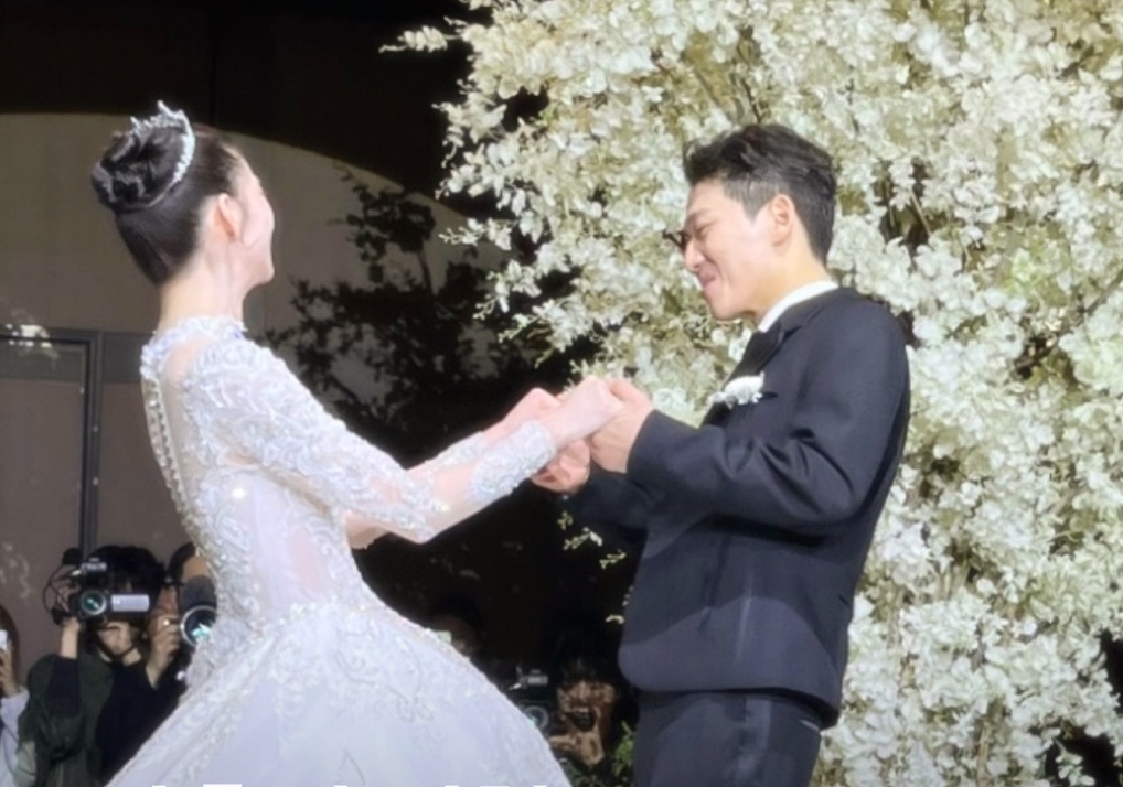Đang n&oacute;ng tin cặp trai t&agrave;i g&aacute;i sắc showbiz gen Z ly h&ocirc;n sau 5 ng&agrave;y cưới v&igrave; đ&agrave;ng trai ngoại t&igrave;nh- Ảnh 5.
