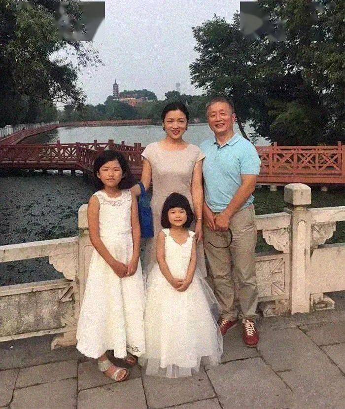 Bộ ảnh bố v&agrave; con g&aacute;i chụp ở c&ugrave;ng một địa điểm, c&ugrave;ng một ng&agrave;y suốt 40 năm: Xem đến ảnh cuối l&agrave; bật kh&oacute;c- Ảnh 18.