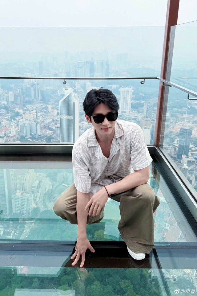 Chồng quốc dân thay thế Loan Niệm: Bùng nổ "bá khí", mặc suit không chê được- Ảnh 11.