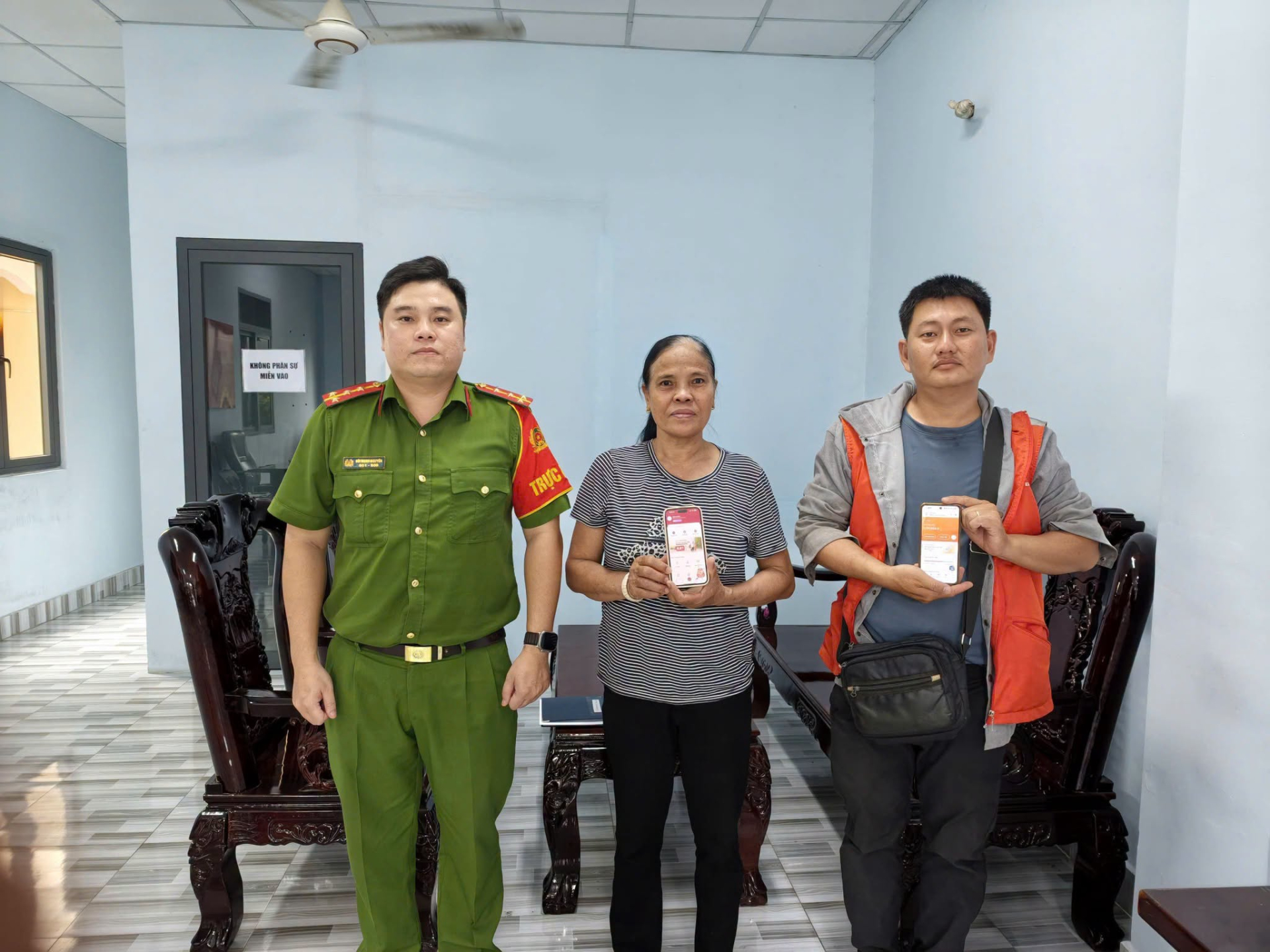 T&agrave;i khoản shipper Ph&ograve;ng T&iacute;ch Phương nhận chuyển khoản 649.999.999 đồng từ b&agrave; Cao Thị Nhi: C&ocirc;ng an x&aacute;c minh giao dịch- Ảnh 1.