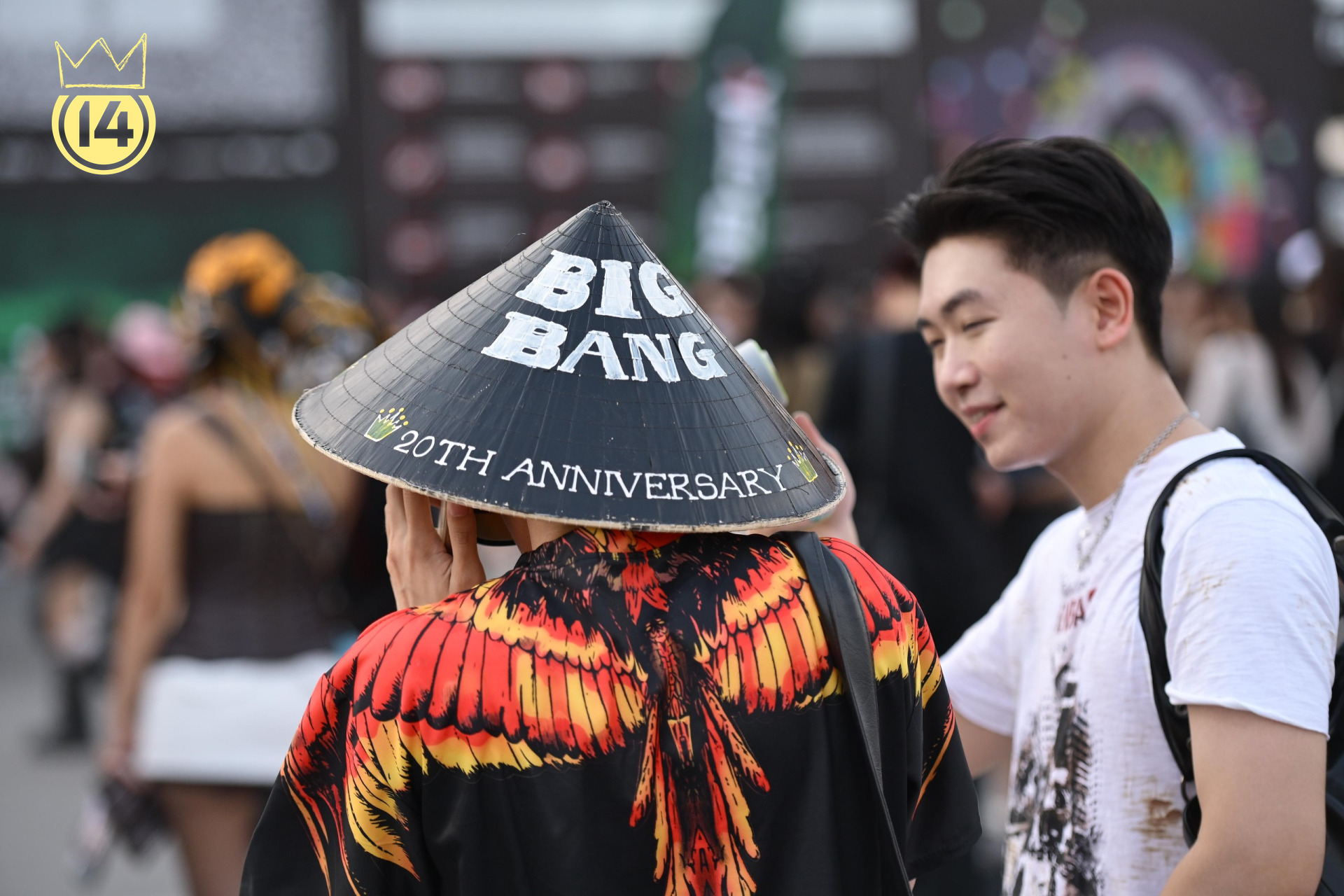 Trai xinh g&aacute;i đẹp đổ bộ concert BIGBANG H&agrave; Nội: Chưa v&agrave;o s&acirc;n đ&atilde; c&oacute; đại tiệc outfit, đ&uacute;ng l&agrave; "like idol like fan"- Ảnh 9.
