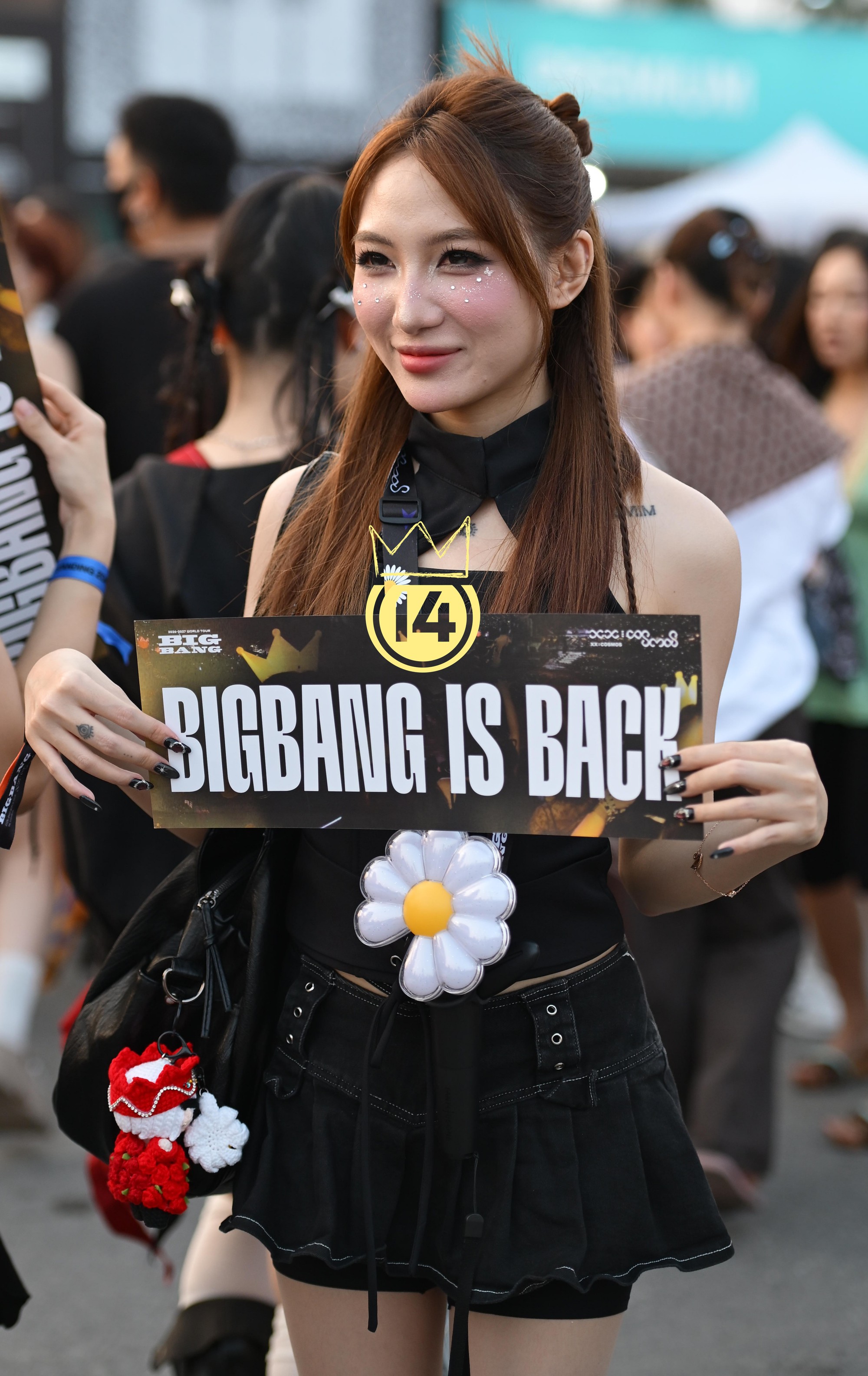 Hồi chiều trời nắng, trước giờ G concert BIGBANG: Mỹ Đ&igrave;nh th&agrave;nh s&agrave;n diễn của hội fan xịn &ldquo;lương 5 triệu/giờ" - Ảnh 2.