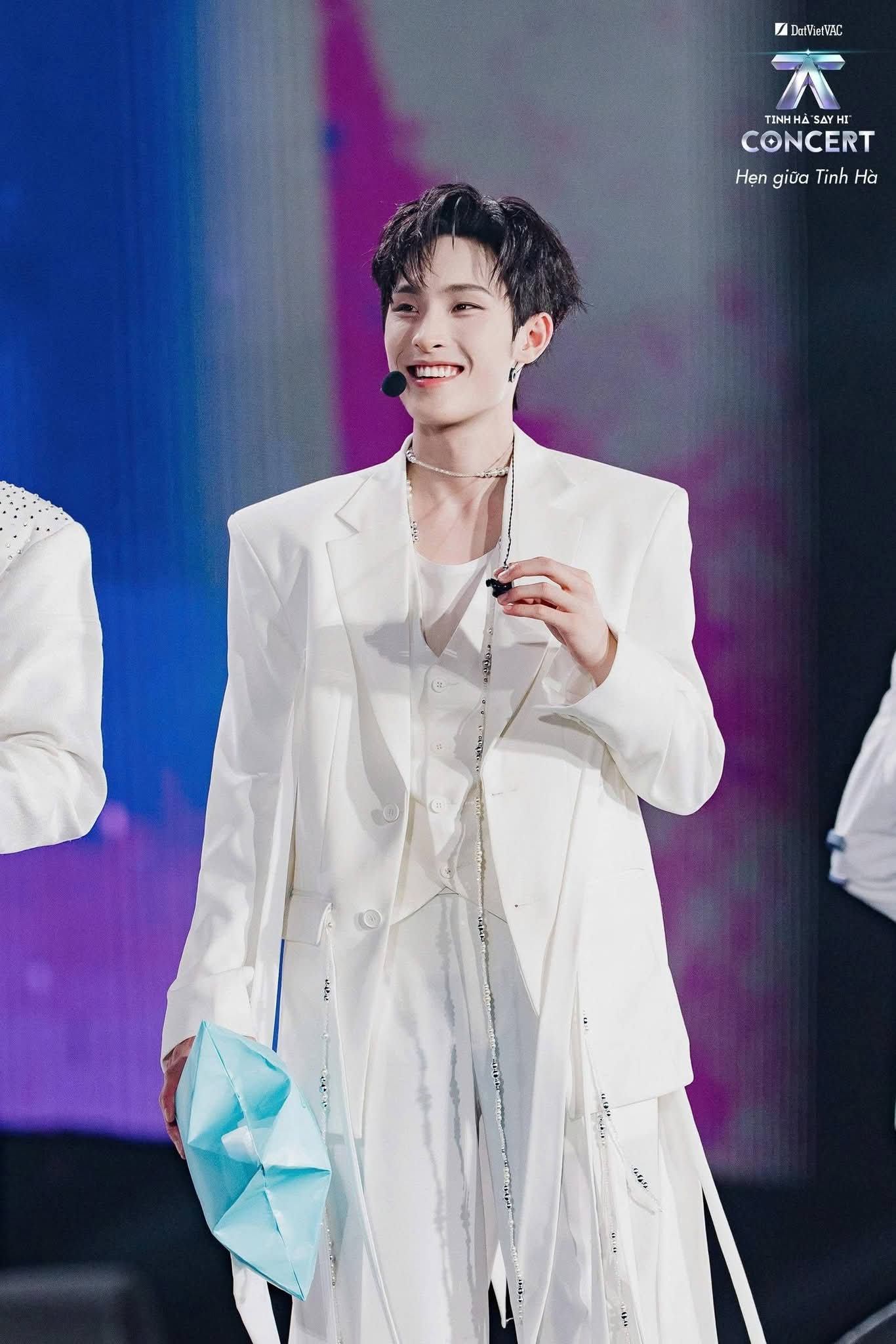 Wren Evans r&uacute;t khỏi show diễn trường đại học- Ảnh 2.