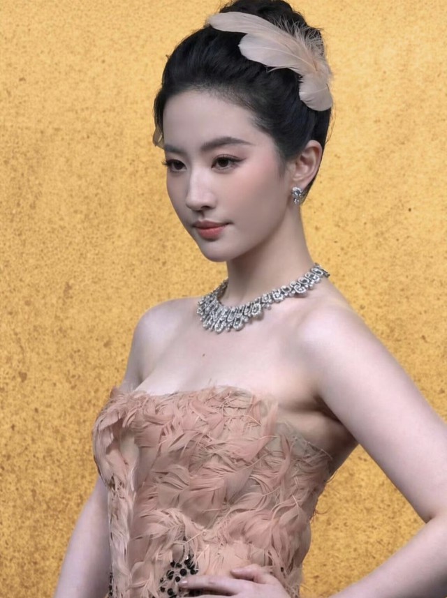 Lưu Diệc Phi bị ch&ecirc; &ldquo;mất h&agrave;o quang&rdquo;- Ảnh 3.