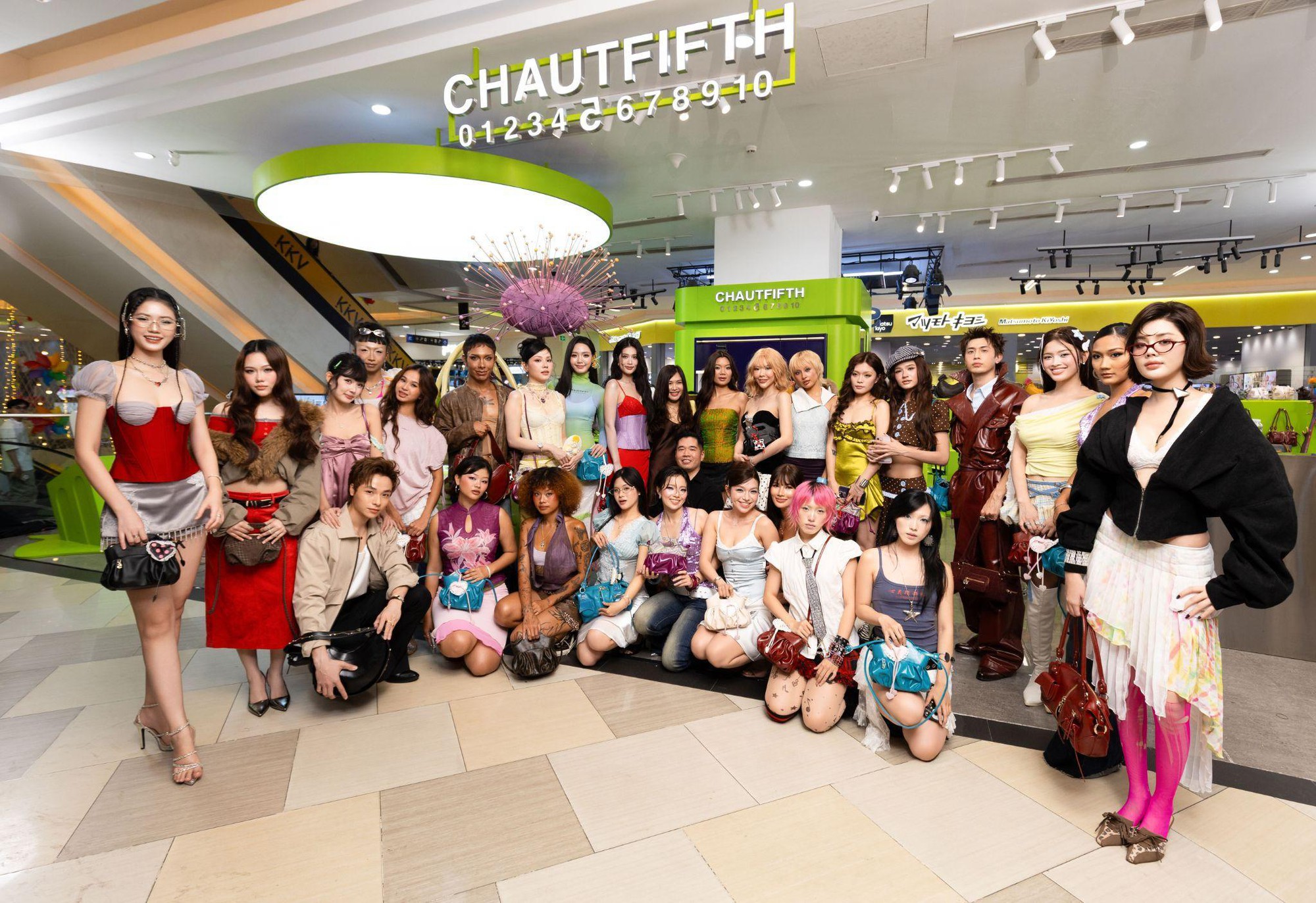Lặng lẽ mở 16 điểm b&aacute;n lẻ khắp Ch&acirc;u &Aacute;, CHAUTFIFTH quay trở lại thị trường Việt Nam bằng 2 event ho&agrave;nh tr&aacute;ng - Ảnh 1.