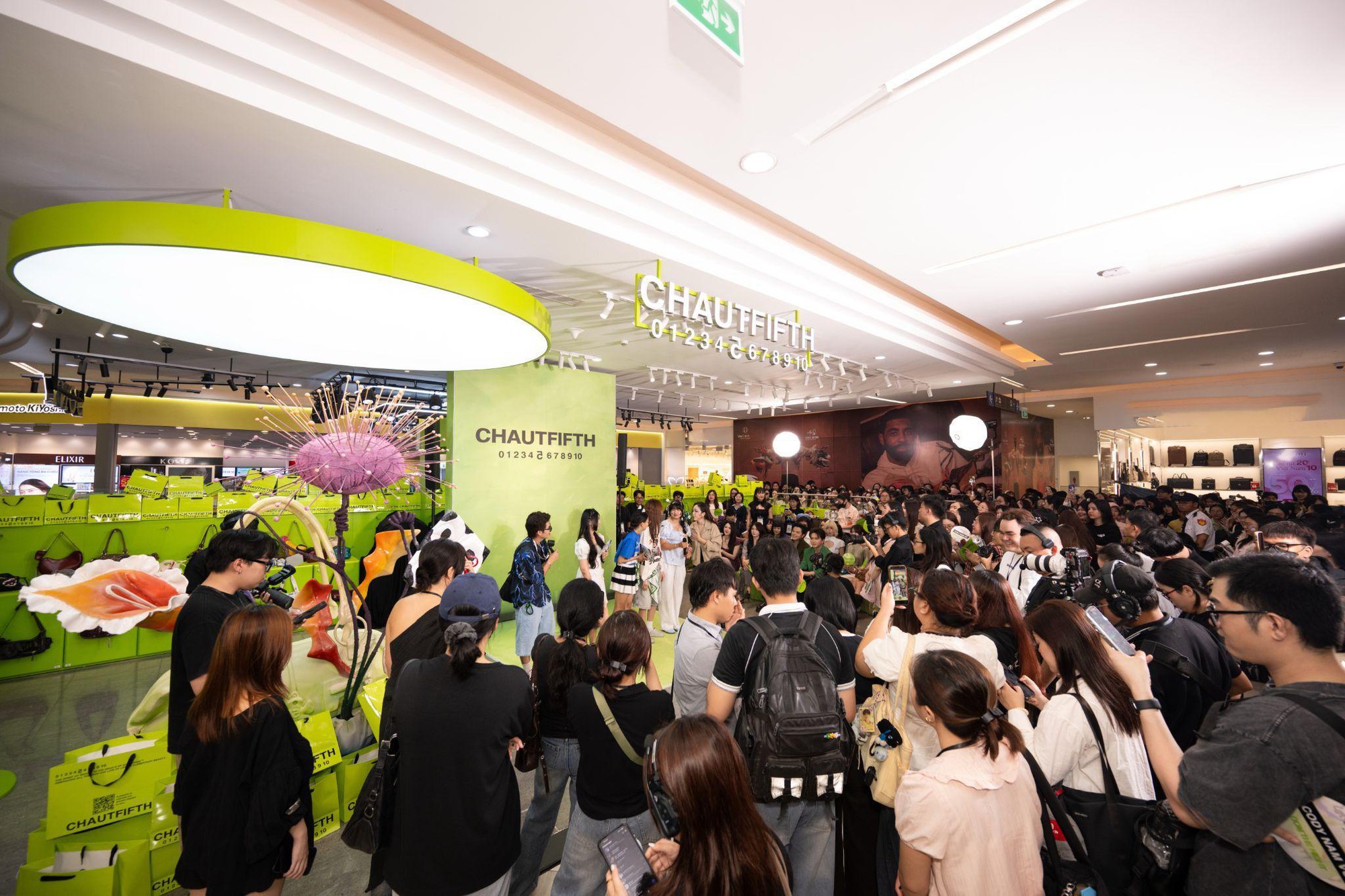Lặng lẽ mở 16 điểm b&aacute;n lẻ khắp Ch&acirc;u &Aacute;, CHAUTFIFTH quay trở lại thị trường Việt Nam bằng 2 event ho&agrave;nh tr&aacute;ng - Ảnh 4.