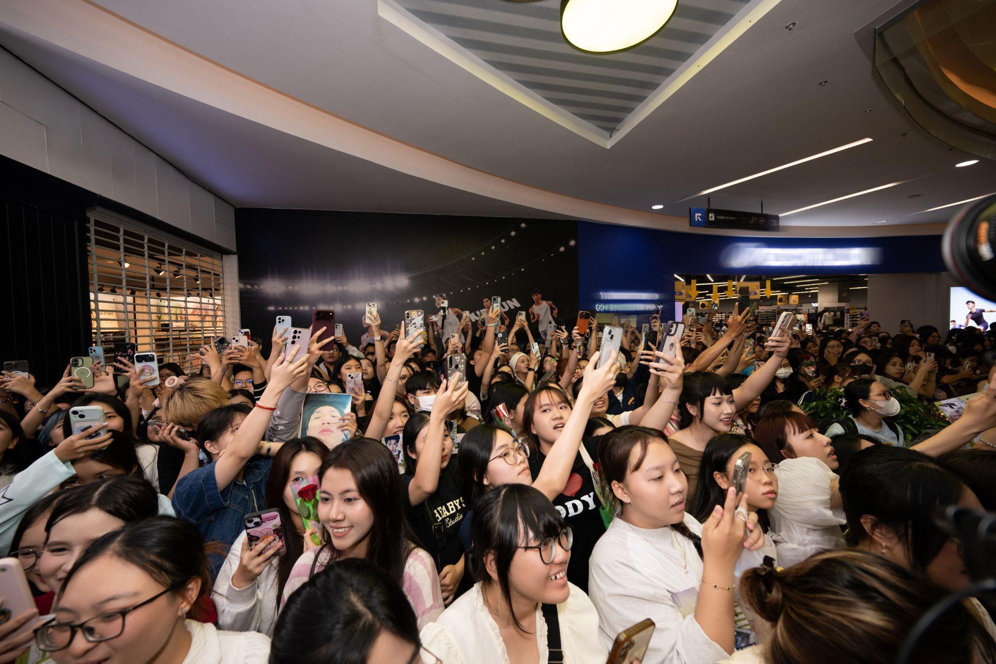 Lặng lẽ mở 16 điểm b&aacute;n lẻ khắp Ch&acirc;u &Aacute;, CHAUTFIFTH quay trở lại thị trường Việt Nam bằng 2 event ho&agrave;nh tr&aacute;ng - Ảnh 6.