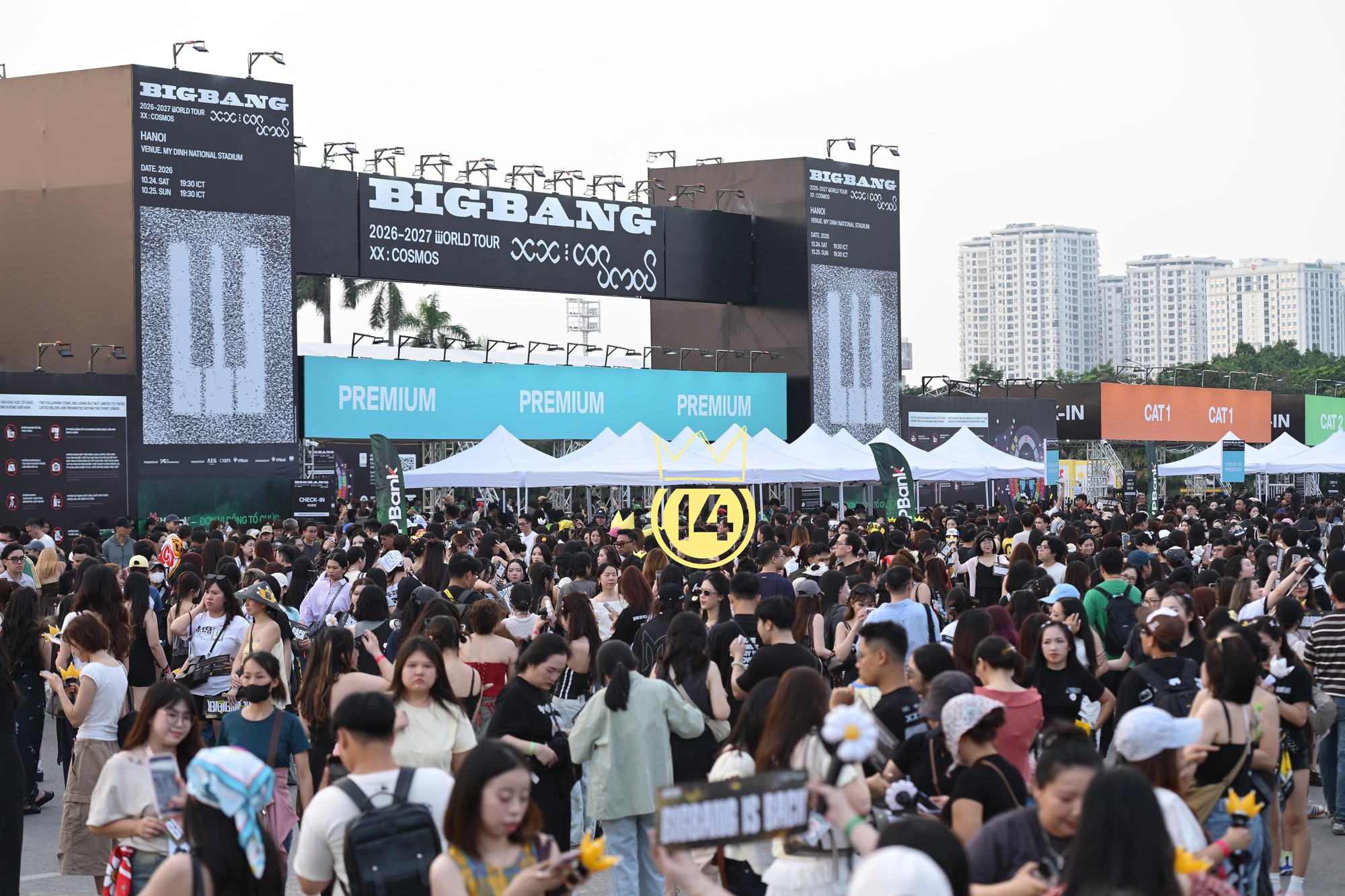 H&ocirc;m nay trời nắng: Mỹ Đ&igrave;nh th&agrave;nh s&agrave;n diễn của hội fan BIGBANG &ldquo;lương 5 triệu/giờ"- Ảnh 1.