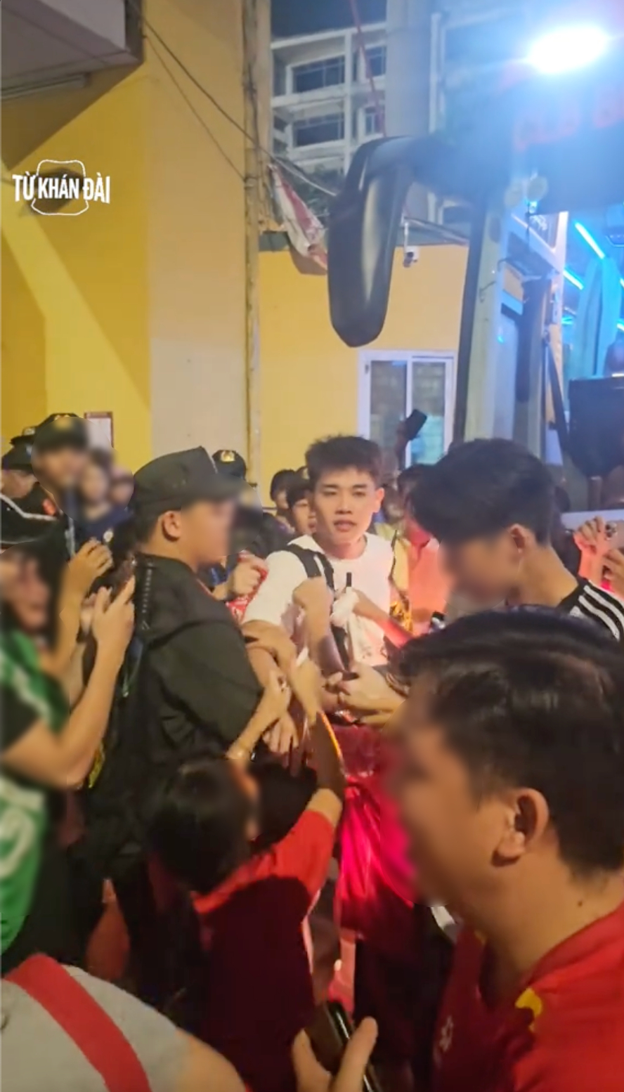 Bất b&igrave;nh cho Đ&igrave;nh Bắc - Ảnh 6.