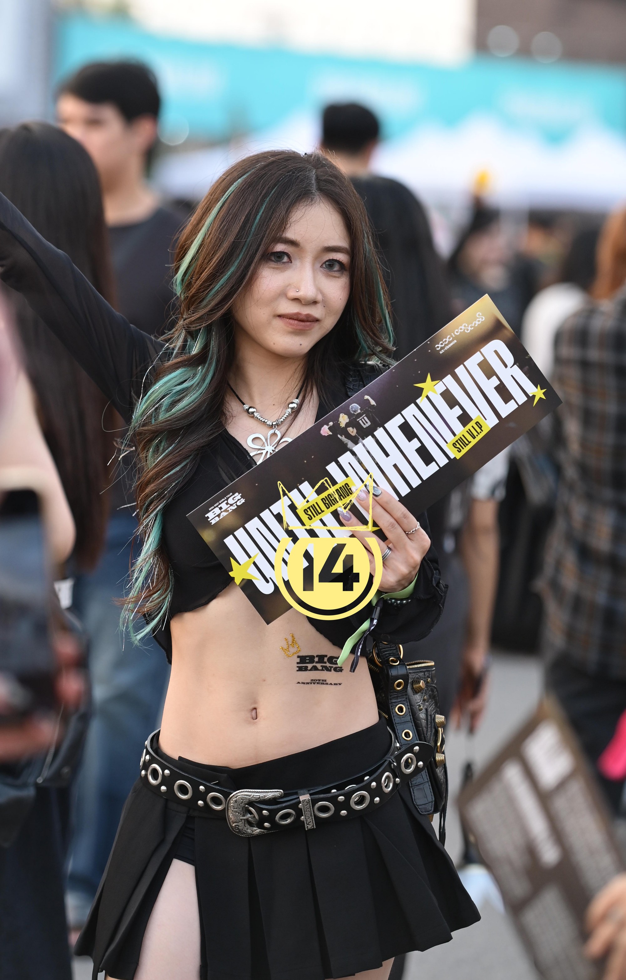 H&ocirc;m nay trời nắng: Mỹ Đ&igrave;nh th&agrave;nh s&agrave;n diễn của hội fan BIGBANG &ldquo;lương 5 triệu/giờ"- Ảnh 10.