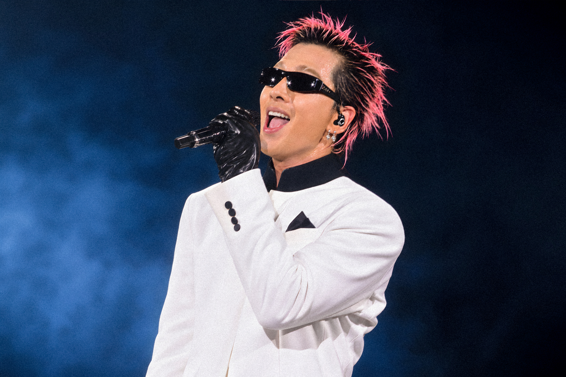 BIGBANG h&eacute;t lớn "H&agrave; Nội ơi", "T&ocirc;i y&ecirc;u c&aacute;c bạn", cuối show kh&ocirc;ng qu&ecirc;n c&uacute;i lạy kh&aacute;n giả- Ảnh 4.