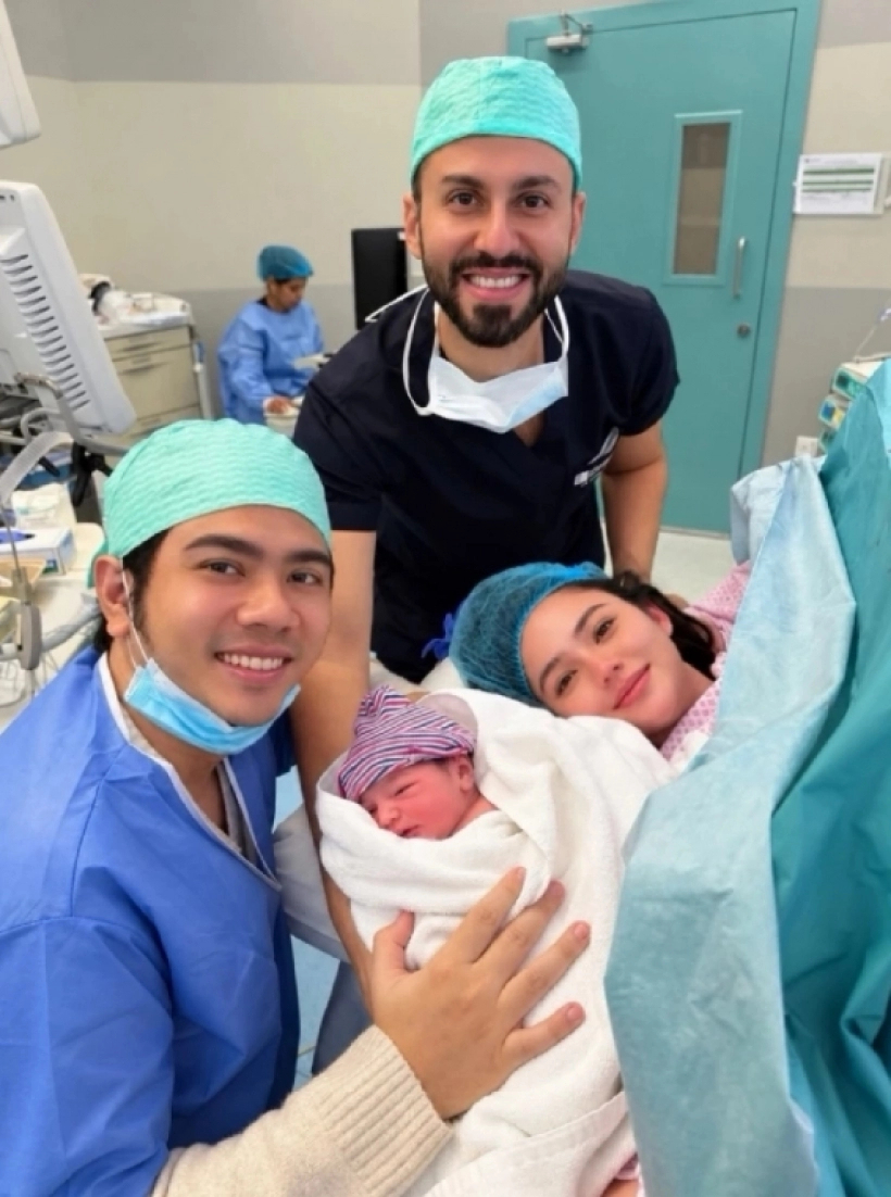 Nữ diễn vi&ecirc;n phim giờ v&agrave;ng hạ sinh con thứ 3 cho đại gia lừa đảo đầu tư tiền số, đang nằm trong bệnh viện VIP ở nước ngo&agrave;i- Ảnh 2.