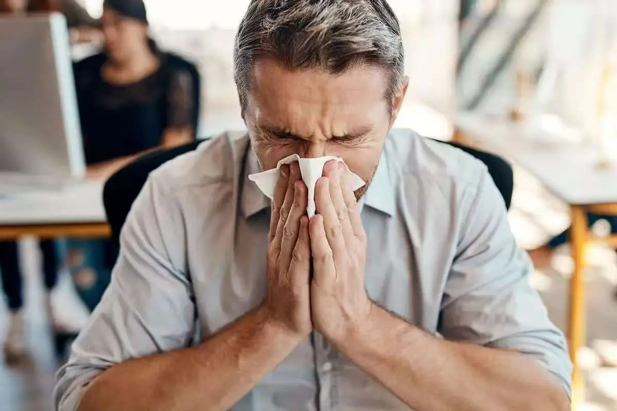 Người phụ nữ 63 tuổi g&atilde;y xương sau c&uacute; ng&atilde; nhẹ, nguy&ecirc;n nh&acirc;n c&oacute; thể bắt đầu từ th&oacute;i quen ăn uống tưởng l&agrave;nh mạnh- Ảnh 1.