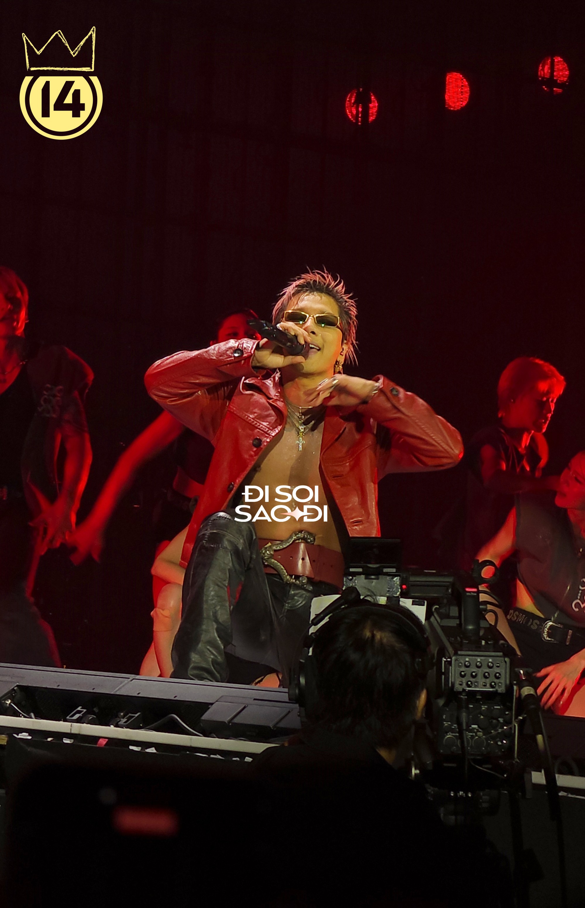 Highlight của si&ecirc;u concert BIGBANG H&agrave; Nội ng&agrave;y 2: G-Dragon v&agrave; Daesung "0 điểm" visual zoom cận mặt, Taeyang sexy đến "nghẹt thở"- Ảnh 11.
