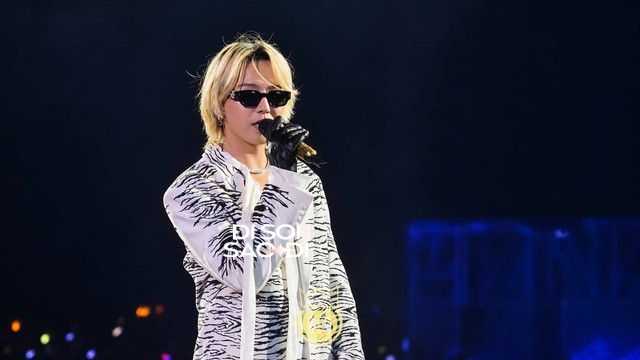 Highlight của si&ecirc;u concert BIGBANG H&agrave; Nội ng&agrave;y 2: G-Dragon v&agrave; Daesung "0 điểm" visual zoom cận mặt, Taeyang sexy đến "nghẹt thở"- Ảnh 2.