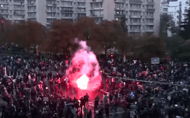 800.000 người biểu t&igrave;nh khắp cả nước, Ph&aacute;p triển khai 70.000 cảnh s&aacute;t, Paris "giống như bị phong tỏa" - Ảnh 1.