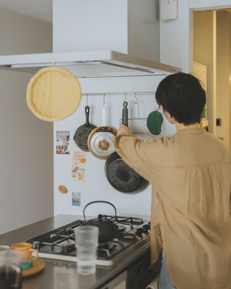 Dọn nhà một lần, tôi mới hiểu vì sao càng mua nhiều càng dễ thấy thiếu: 3 thay đổi giúp tiêu tiền tỉnh táo hơn- Ảnh 3.