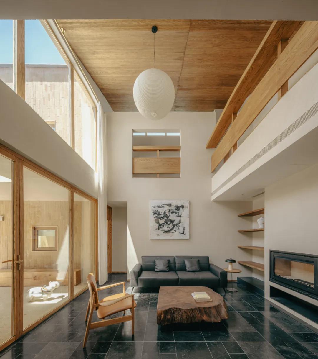 Thu&ecirc; mảnh đất 130m&sup2;, &ocirc;ng bố 50 tuổi cải tạo căn nh&agrave; 70m&sup2; với 15 cửa sổ cho cả đại gia đ&igrave;nh ở: Nh&igrave;n nhỏ nhưng ai đến cũng tưởng rộng 300m&sup2;- Ảnh 22.