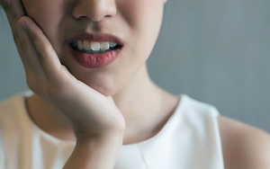 Gan nhiễm mỡ c&oacute; thể nhận biết qua khu&ocirc;n mặt: 3 dấu hiệu tr&ecirc;n cơ thể cảnh b&aacute;o bệnh, bao gồm cả đường chỉ tay v&agrave; lưỡi - Ảnh 2.
