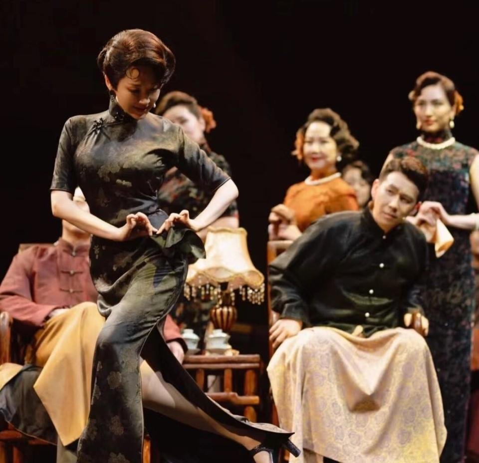 N&agrave;ng Nhậm Doanh Doanh của "Tiếu ngạo giang hồ" ở tuổi 56: V&oacute;c d&aacute;ng g&acirc;y sốt, kh&ocirc;ng chồng con vẫn rực rỡ, cuốn h&uacute;t theo c&aacute;ch ri&ecirc;ng - Ảnh 2.