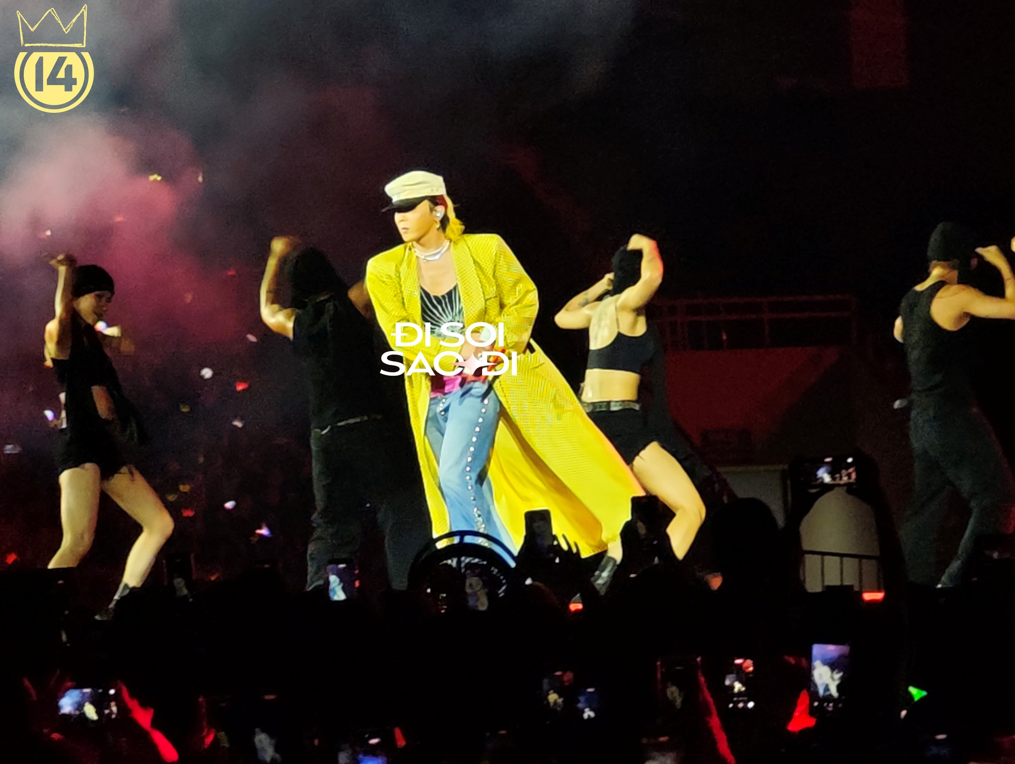 Ch&ugrave;m ảnh n&eacute;t căng: BIGBANG chất v&ocirc; đối, h&ocirc; vang "Việt Nam v&ocirc; địch" v&agrave; quỳ gối cảm ơn h&agrave;ng chục ngh&igrave;n người giữa Mỹ Đ&igrave;nh- Ảnh 3.