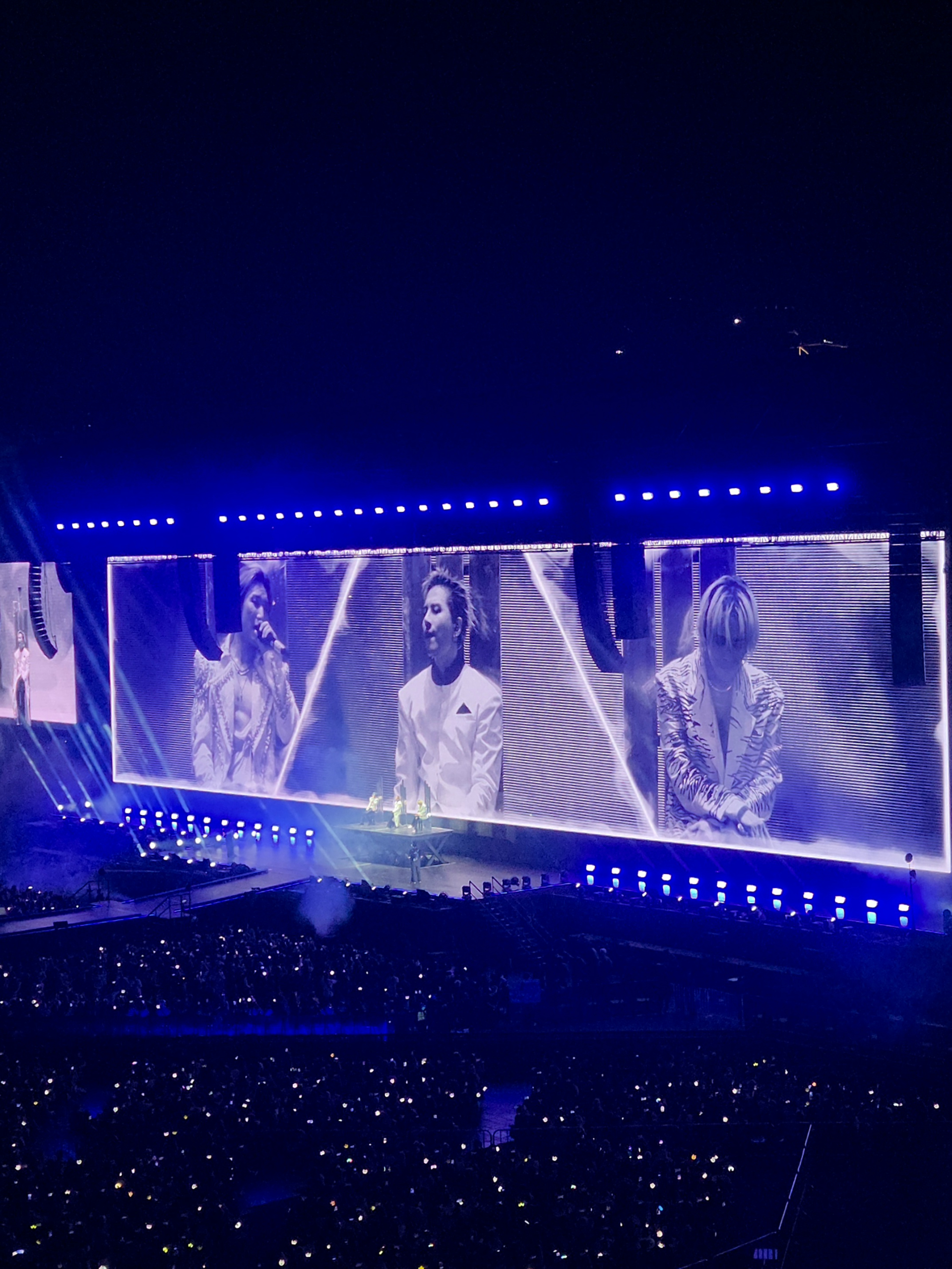 BIGBANG h&eacute;t lớn "H&agrave; Nội ơi", "T&ocirc;i y&ecirc;u c&aacute;c bạn", cuối show kh&ocirc;ng qu&ecirc;n c&uacute;i lạy kh&aacute;n giả- Ảnh 1.