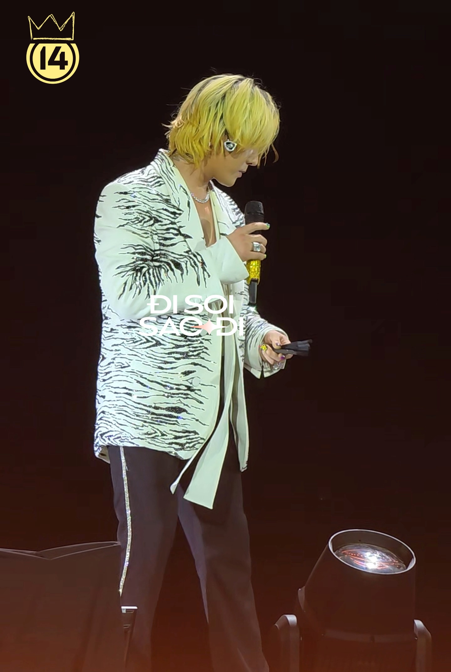 Highlight của si&ecirc;u concert BIGBANG H&agrave; Nội ng&agrave;y 2: G-Dragon v&agrave; Daesung "0 điểm" visual zoom cận mặt, Taeyang sexy đến "nghẹt thở"- Ảnh 5.