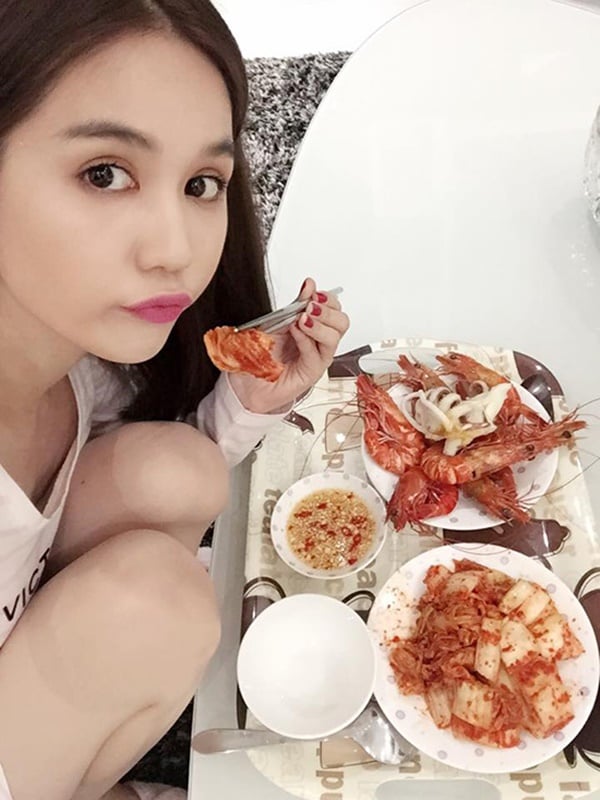 M&acirc;m cơm nh&agrave; của Quốc Trường v&agrave; Ngọc Trinh- Ảnh 14.
