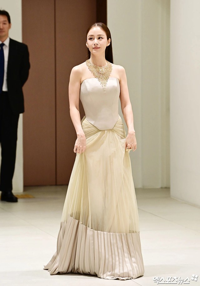 Th&aacute;i độ của Kim Tae Hee sau khi bị ch&ecirc; thừa c&acirc;n, thẩm mỹ lố- Ảnh 3.