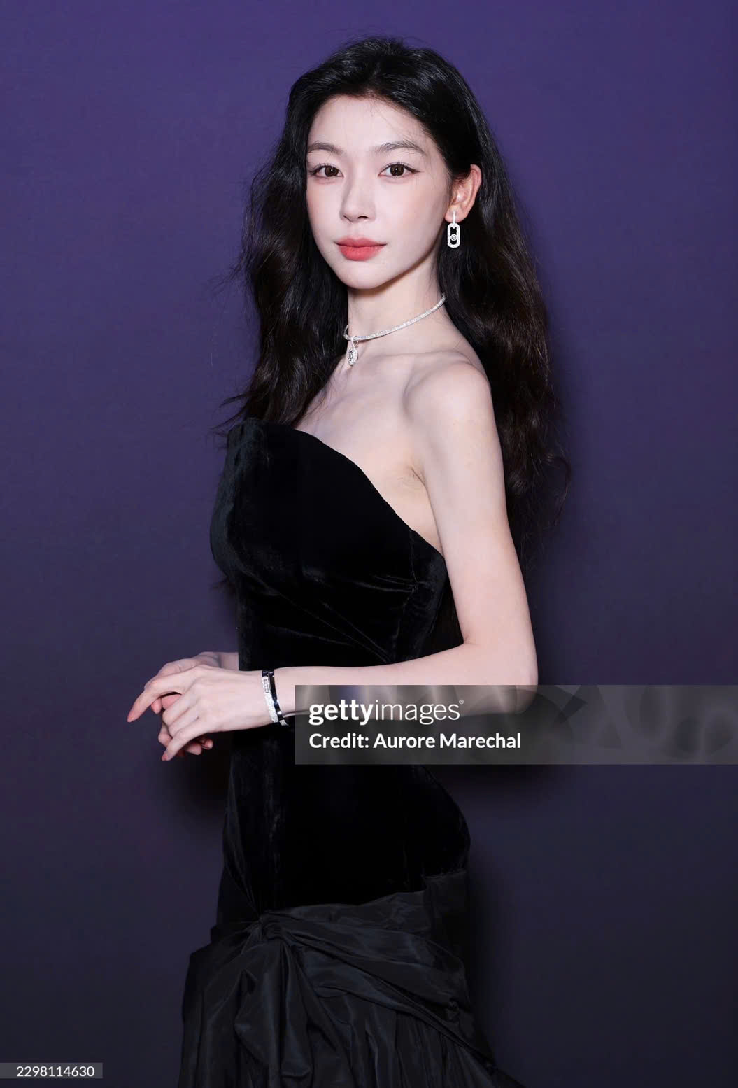 Hot Douyin gầy như bộ xương kh&ocirc; tr&ecirc;n thảm đỏ- Ảnh 11.