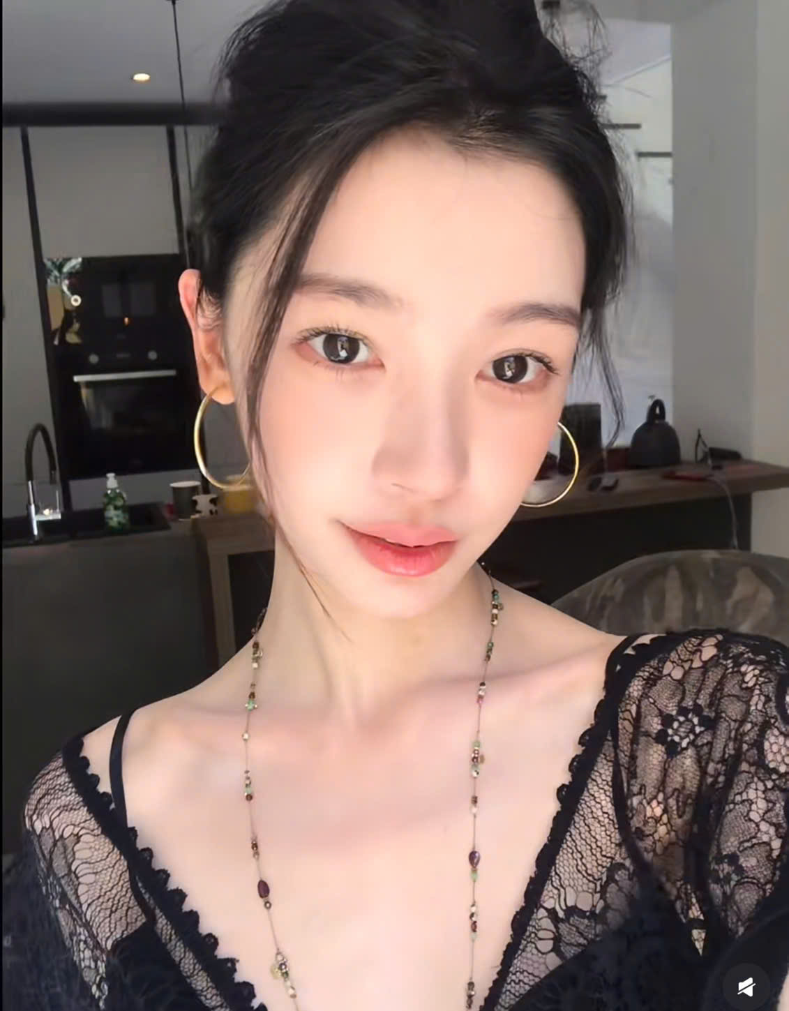 Hot Douyin gầy như bộ xương kh&ocirc; tr&ecirc;n thảm đỏ- Ảnh 13.