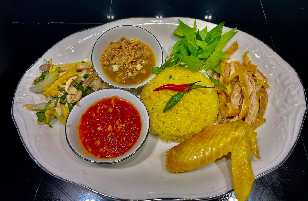 M&acirc;m cơm nh&agrave; của Quốc Trường v&agrave; Ngọc Trinh- Ảnh 8.
