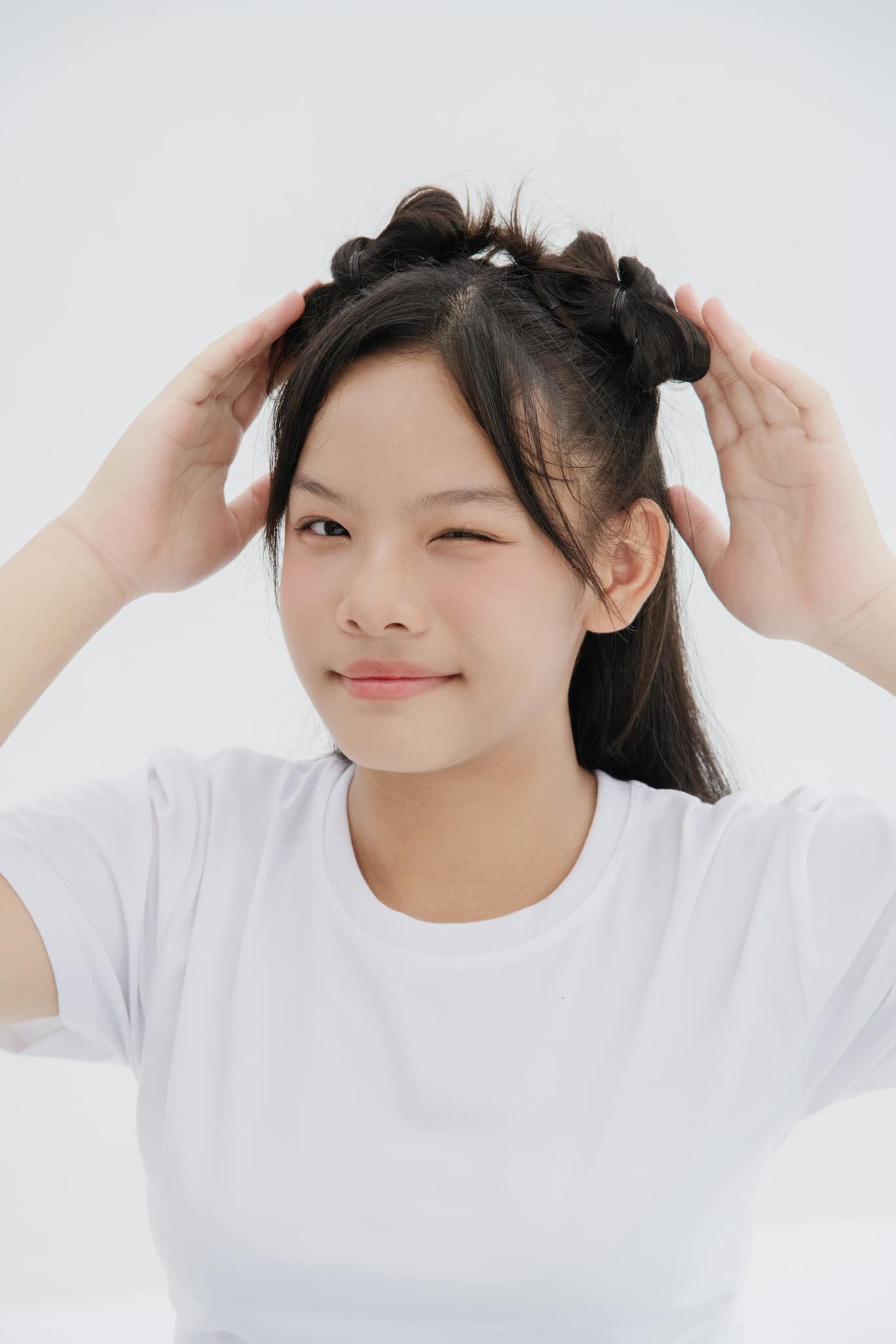 3 con g&aacute;i của Phạm Quỳnh Anh giống mẹ c&ugrave;ng 1 khu&ocirc;n, chị cả nay đ&atilde; cao hơn mẹ, trổ m&atilde; xinh đẹp ai cũng ngỡ ng&agrave;ng- Ảnh 3.