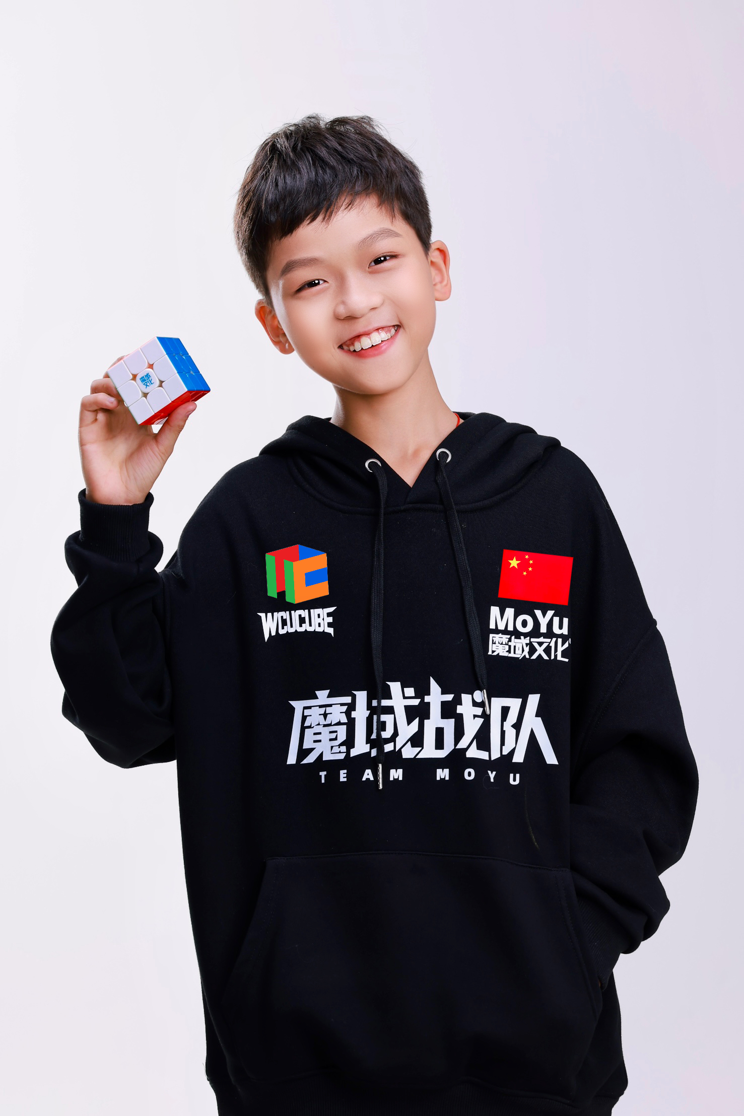 B&aacute; kh&iacute; ng&uacute;t trời của cậu b&eacute; SN 2013 thi xoay Rubik: Bị dẫn trước 1-4 vẫn lội ngược d&ograve;ng v&ocirc; địch quốc tế, h&eacute; lộ profile- Ảnh 4.