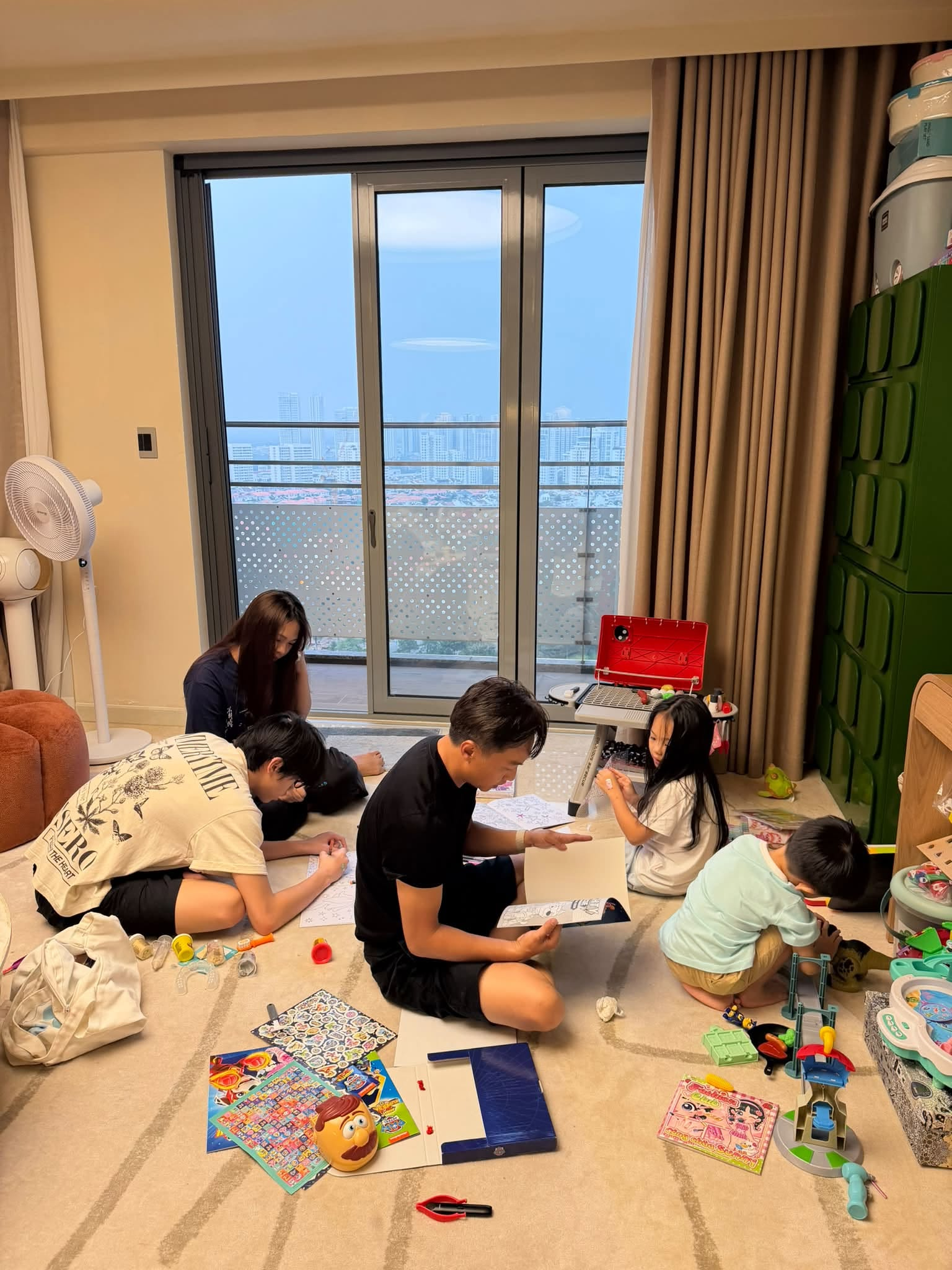 Cuộc sống tại nh&agrave; của 2 người đ&agrave;n &ocirc;ng Việt c&oacute; ngh&igrave;n tỷ- Ảnh 9.