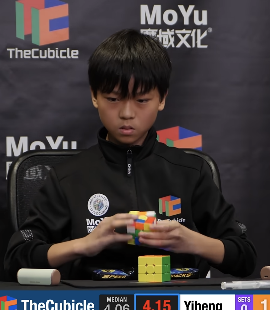 B&aacute; kh&iacute; ng&uacute;t trời của cậu b&eacute; SN 2013 thi xoay Rubik: Bị dẫn trước 1-4 vẫn lội ngược d&ograve;ng v&ocirc; địch quốc tế, h&eacute; lộ profile- Ảnh 2.