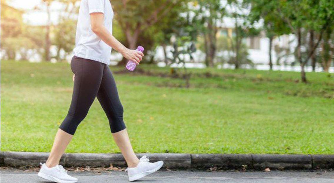 "Đi bộ kiểu Nhật" 30 ph&uacute;t mỗi ng&agrave;y suốt 5 th&aacute;ng, cơ thể thay đổi thế n&agrave;o?- Ảnh 1.