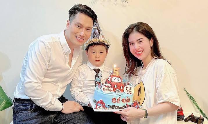 Con trai NSƯT Việt Anh nay đã điển trai chuẩn "tổng tài nhí", không chịu tâm sự khiến mẹ băn khoăn - Ảnh 6.