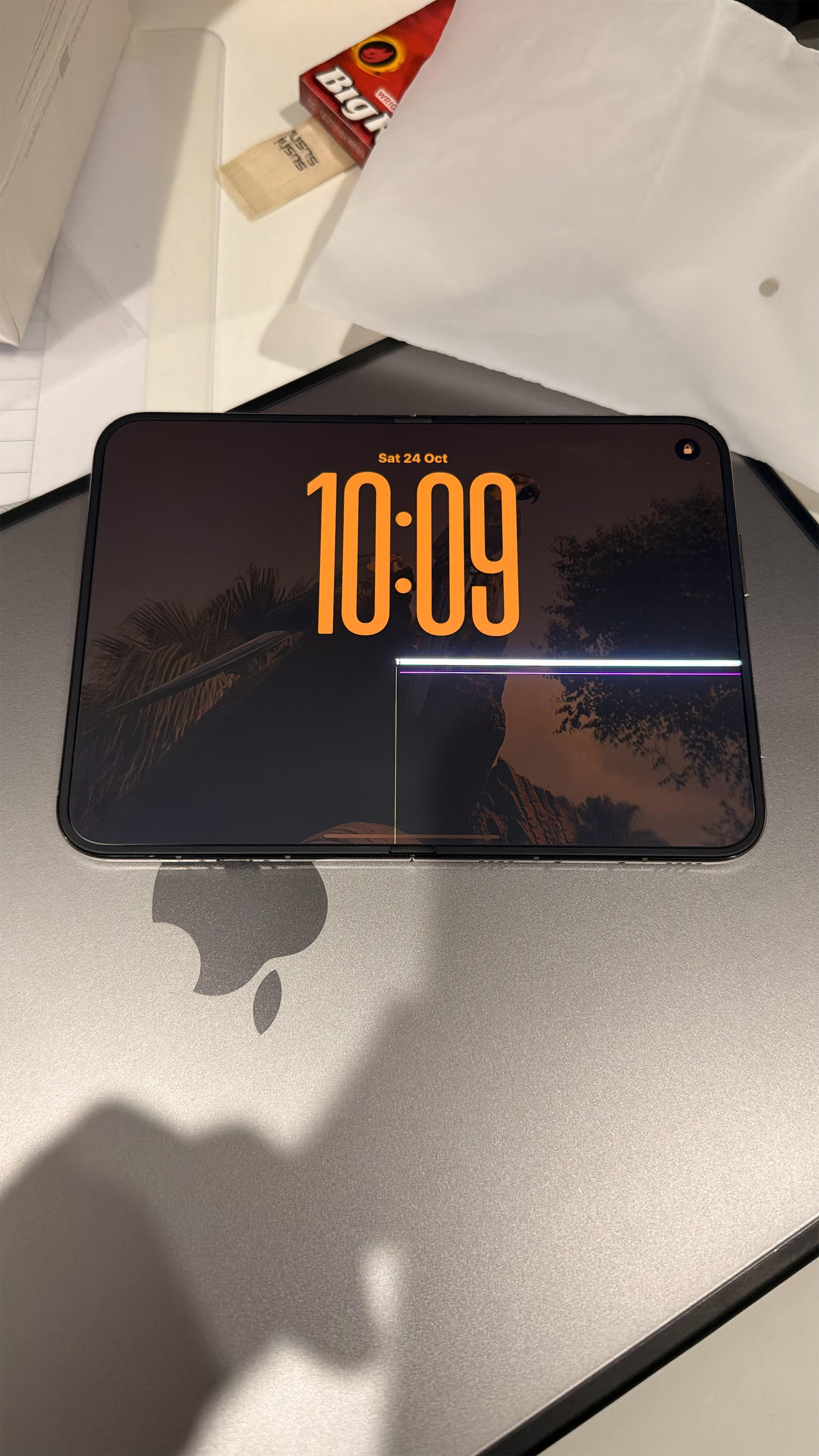 Mua iPhone Duo gi&aacute; từ 64,99 triệu đồng, lỡ nứt m&agrave;n h&igrave;nh th&igrave; sửa hết bao nhi&ecirc;u tiền? - Ảnh 3.