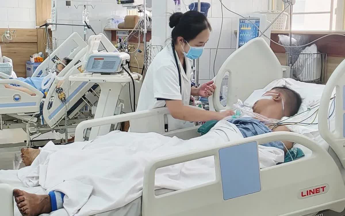 Vụ ch&aacute;y nh&agrave; ở Hải Ph&ograve;ng: Hai vợ chồng dần hồi phục sau ngộ độc kh&iacute; - Ảnh 1.