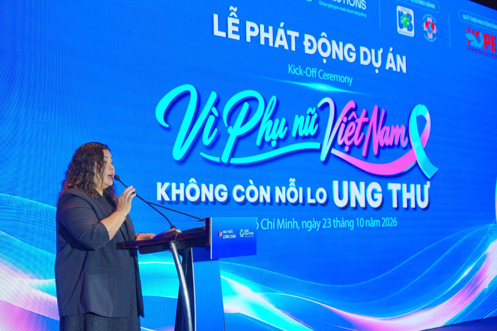 NSND Bạch Tuyết, Hari Won, Suboi và Châu Tuyết Vân đồng hành cùng dự án “Vì phụ nữ Việt Nam - Không còn nỗi lo ung thư” - Ảnh 8.