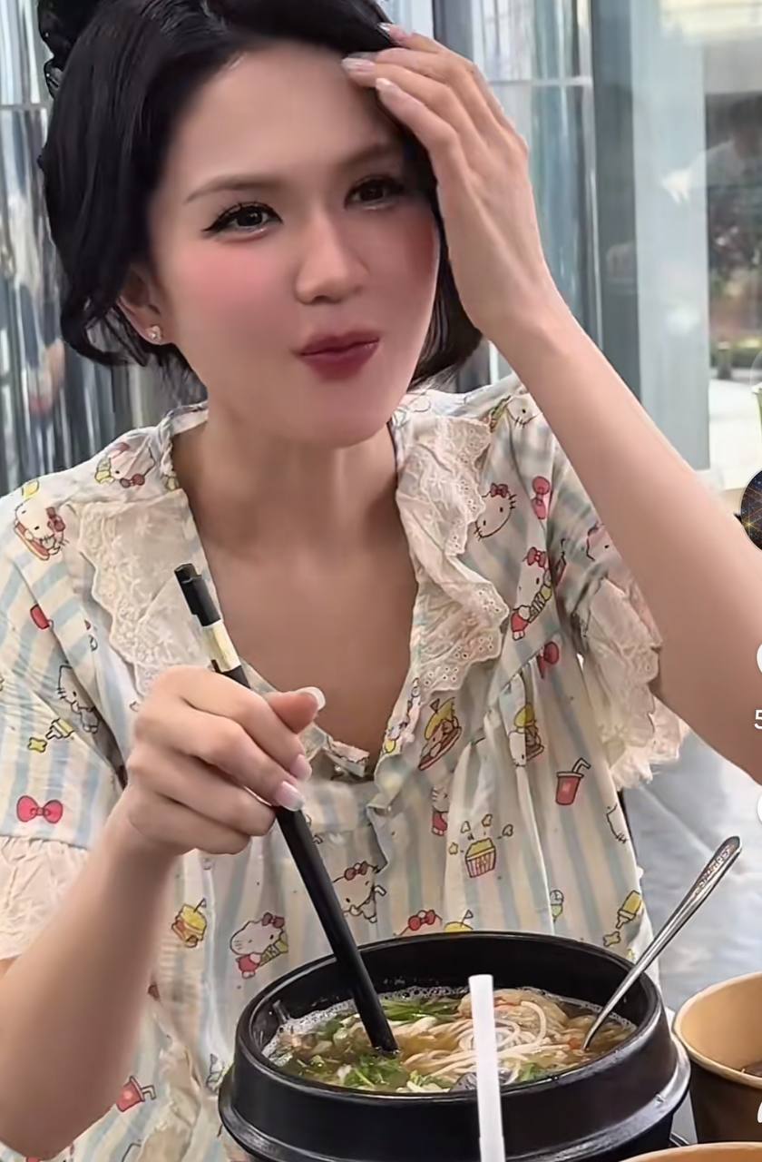 M&acirc;m cơm nh&agrave; của Quốc Trường v&agrave; Ngọc Trinh- Ảnh 16.