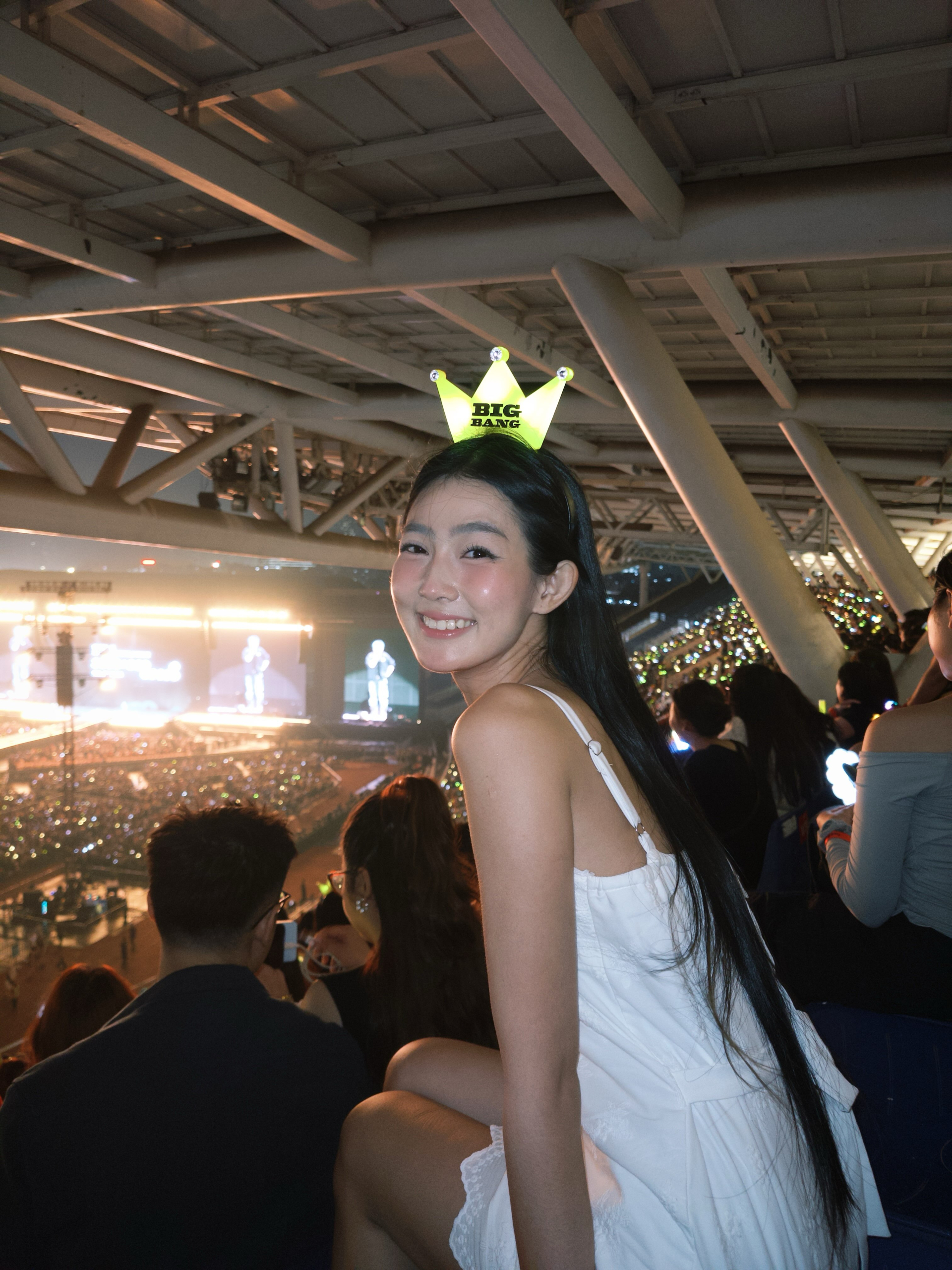 Tổng kết 2 ng&agrave;y 3 "&ocirc;ng ch&uacute;" BIGBANG tại H&agrave; Nội: D&agrave;n mỹ nh&acirc;n vẫn luỵ concert, viết cả t&acirc;m thư - Ảnh 17.