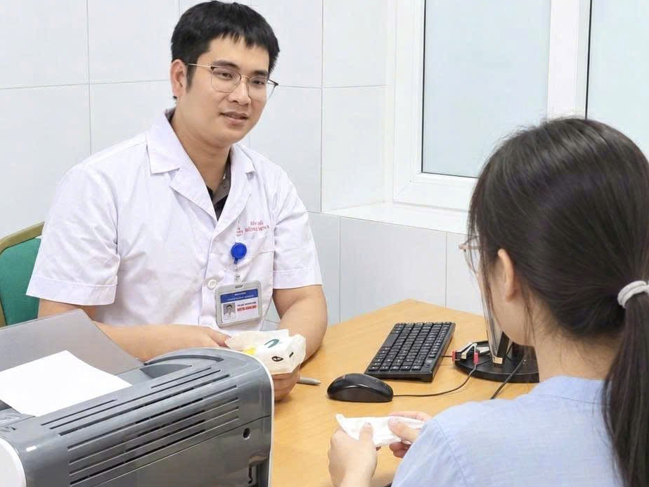 Con gái 20 tuổi đi khám tâm thần, mẹ lại chỉ cho rằng con quá "nhạy cảm, yếu đuối" - Ảnh 1.