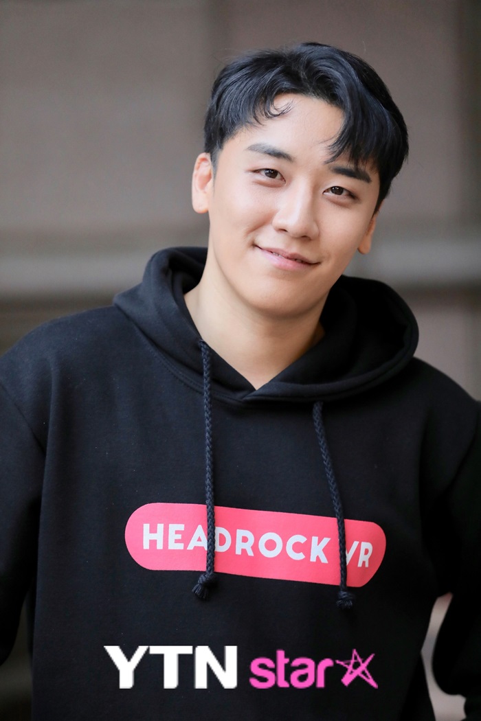 Seungri kết h&ocirc;n v&agrave; l&ecirc;n chức bố c&ugrave;ng l&uacute;c- Ảnh 1.