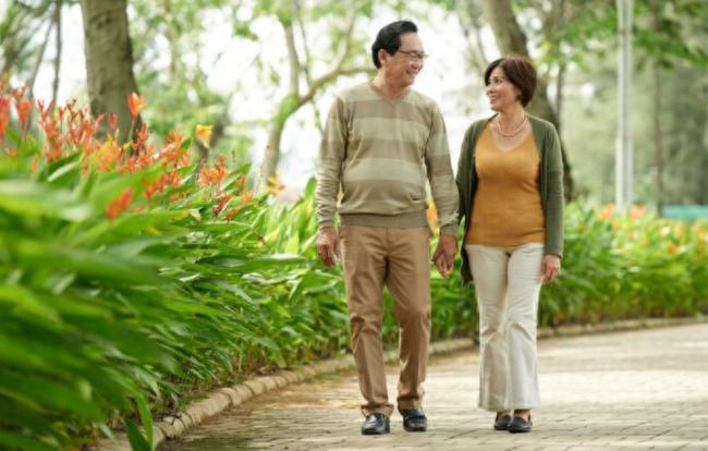 Đi bộ bao nhi&ecirc;u bước mỗi ng&agrave;y l&agrave; đủ? Đừng cố đạt 10.000 bước nếu cơ thể chưa sẵn s&agrave;ng - Ảnh 1.