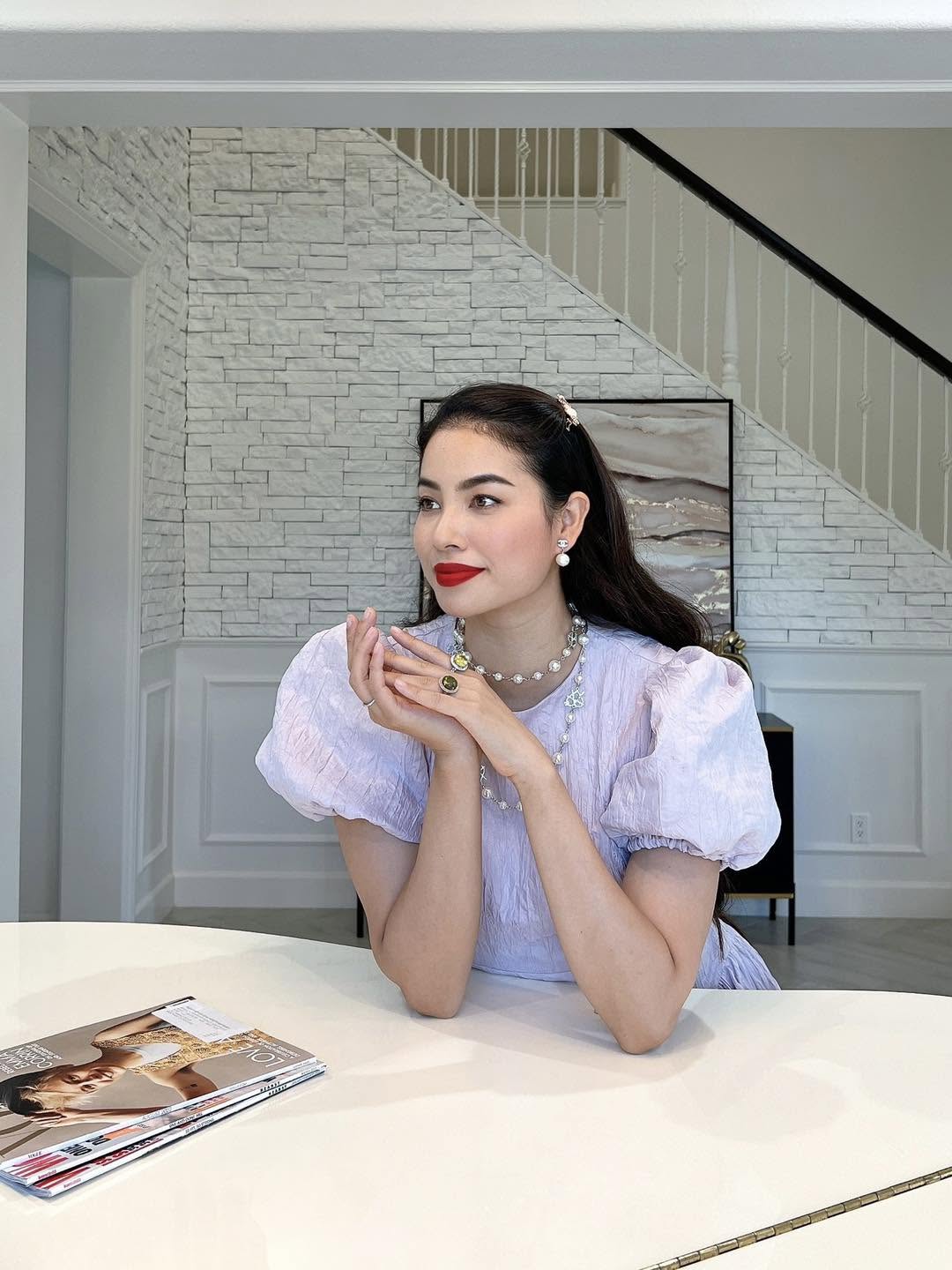 M&acirc;m cơm nh&agrave; của Phạm Hương v&agrave; chồng đại gia tại Mỹ- Ảnh 1.