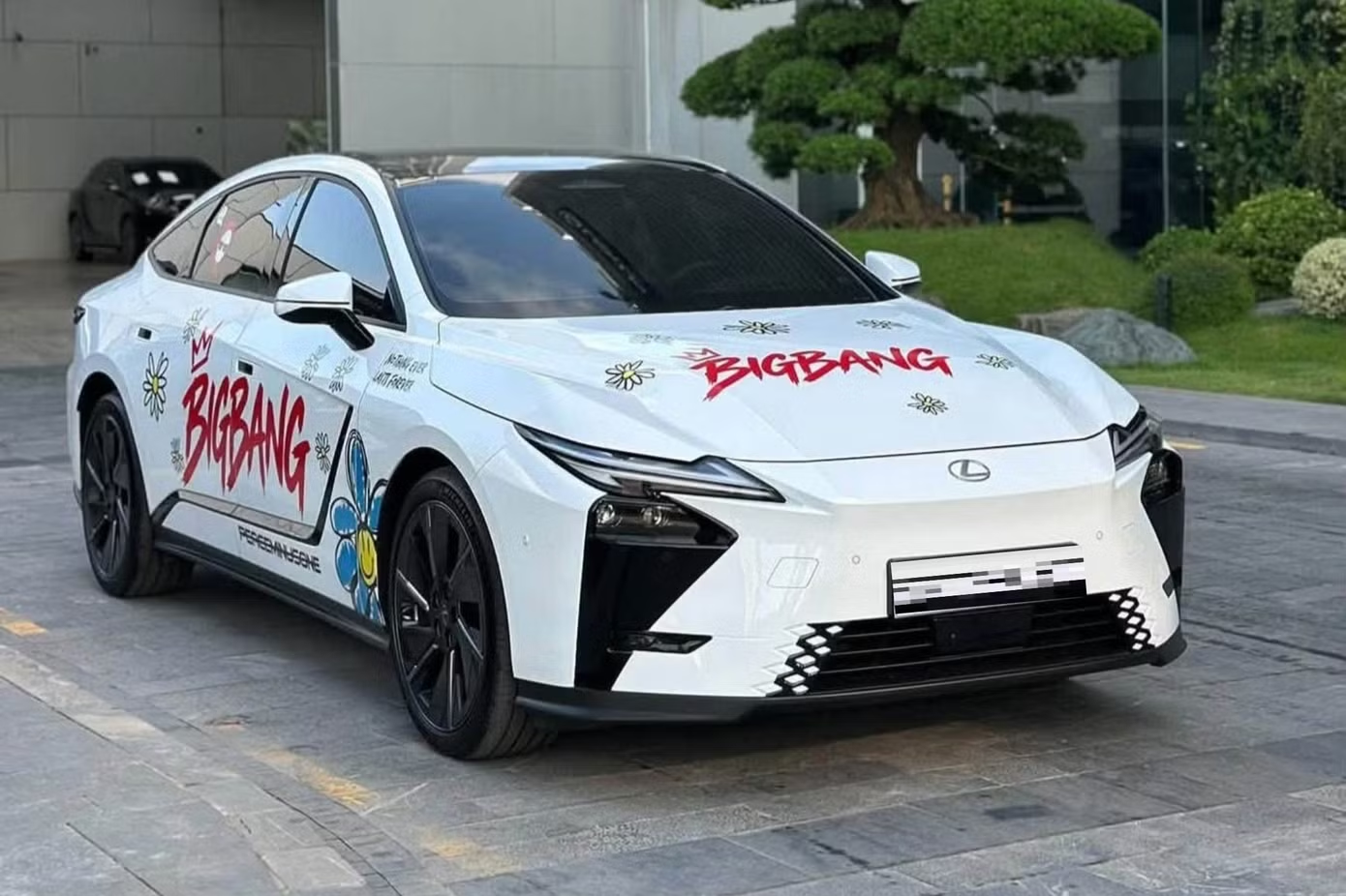 D&agrave;n xe sang đưa đ&oacute;n BIGBANG tại Việt Nam xịn cỡ n&agrave;o m&agrave; gi&aacute; hơn 100 tỷ - Ảnh 7.